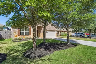 637 Maple Point Dr E, Conroe, TX 77301 - Photo 3