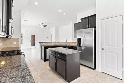 637 Maple Point Drive E, Conroe, TX 77301 - Photo 13