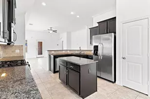637 Maple Point Dr E, Conroe, TX 77301 - Photo 13