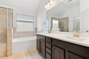 637 Maple Point Dr E, Conroe, TX 77301 - Photo 25