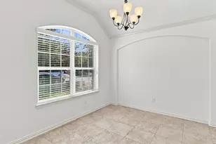 637 Maple Point Dr E, Conroe, TX 77301 - Photo 7