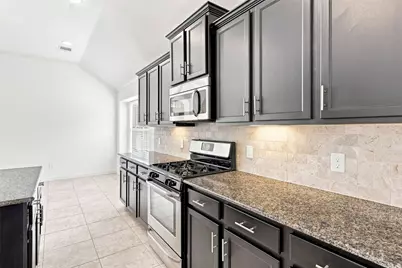 637 Maple Point Drive E, Conroe, TX 77301 - Photo 13