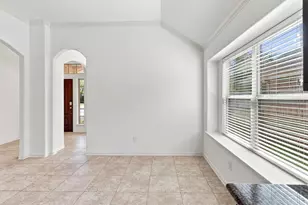 637 Maple Point Dr E, Conroe, TX 77301 - Photo 11