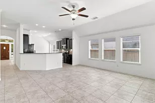 637 Maple Point Dr E, Conroe, TX 77301 - Photo 19