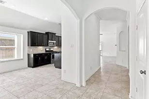 637 Maple Point Dr E, Conroe, TX 77301 - Photo 9
