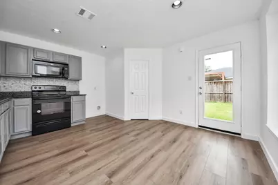 7251 Liberty Tree Lane, Houston, TX 77049 - Photo 9