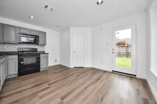 7251 Liberty Tree Ln, Houston, TX 77049 - Photo 9