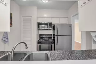 1800 Stoney Brook Dr, Houston, TX 77063 - Photo 11