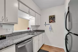 1800 Stoney Brook Dr, Houston, TX 77063 - Photo 9