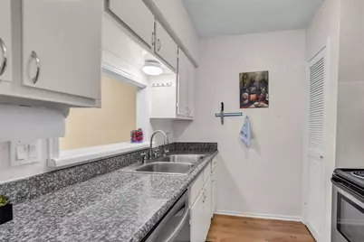 1800 Stoney Brook Drive #205, Houston, TX 77063 - Photo 9