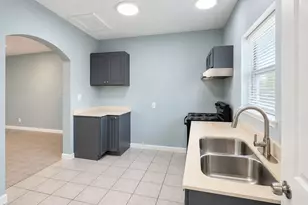 1810 24th St, Galveston, TX 77550 - Photo 5