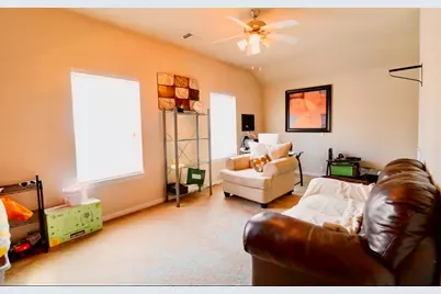 135 S Spinning Wheel Circle, The Woodlands, TX 77382 - Photo 5