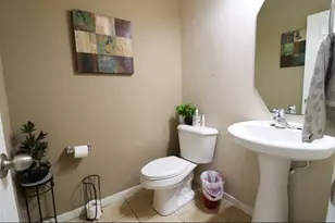 135 S Spinning Wheel Cir, The Woodlands, TX 77382 - Photo 7