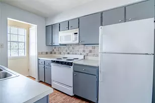 2401 Sycamore Ave, Huntsville, TX 77340 - Photo 9