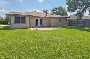 518 Walnut St, Lake Jackson, TX 77566 - Photo 5