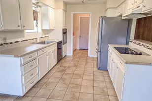 518 Walnut St, Lake Jackson, TX 77566 - Photo 3