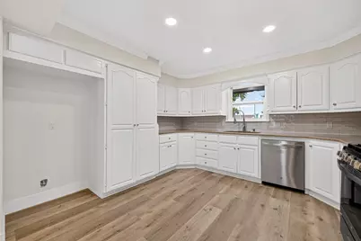 218 Bay Colony Circle, La Porte, TX 77571 - Photo 3