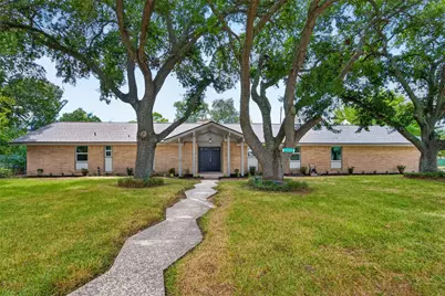 218 Bay Colony Circle, La Porte, TX 77571 - Photo 1