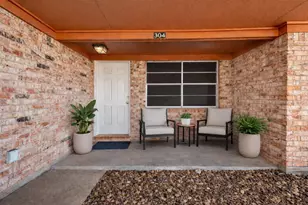 304 Frankie St, Wharton, TX 77488 - Photo 3