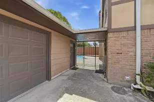219 Big Hollow Ln, Houston, TX 77042 - Photo 41