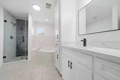710 W 10th Street, Houston, TX 77008 - Photo 17