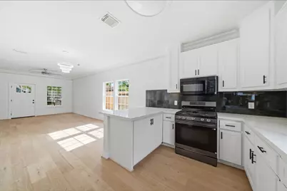 710 W 10th Street, Houston, TX 77008 - Photo 9
