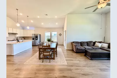 307 Twin Lakes Blvd West, West Columbia, TX 77486 - Photo 5