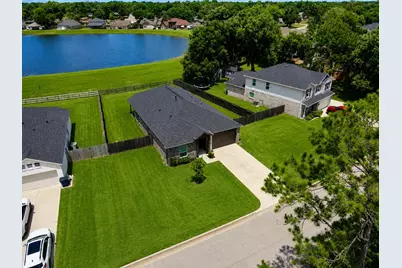 307 Twin Lakes Blvd West, West Columbia, TX 77486 - Photo 1