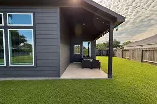 307 Twin Lakes Blvd W, West Columbia, TX 77486 - Photo 29