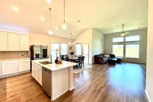 307 Twin Lakes Blvd W, West Columbia, TX 77486 - Photo 7