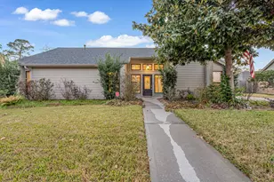 4702 Spring Ln, Baytown, TX 77521 - Photo 1