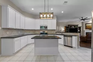 314 Diamond Bay Dr, Dickinson, TX 77539 - Photo 9