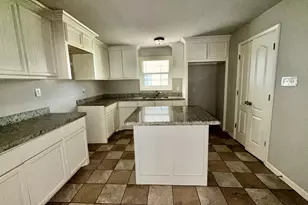 5440 Margo Ln, Beaumont, TX 77708 - Photo 7