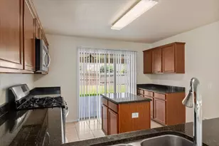 8723 Summerset Meadow Ct, Houston, TX 77075 - Photo 11