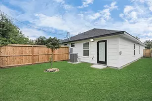 5125 Chennault St, Houston, TX 77033 - Photo 33