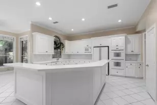 94 E Fairbranch Cir, The Woodlands, TX 77382 - Photo 15