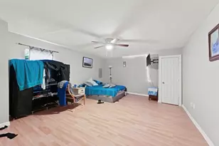 8538 Sunderland Rd, Houston, TX 77028 - Photo 5
