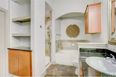 1901 Post Oak Boulevard #4303, Houston, TX 77056 - Photo 15