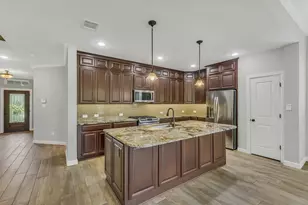 100 Castlegate Ln, Houston, TX 77065 - Photo 5