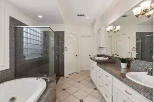 5321 Pocahontas St, Bellaire, TX 77401 - Photo 13