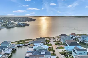 425 Amanda Cir, Tiki Island, TX 77554 - Photo 5