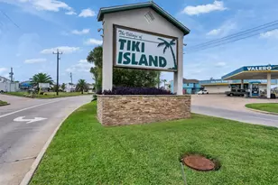 425 Amanda Cir, Tiki Island, TX 77554 - Photo 37