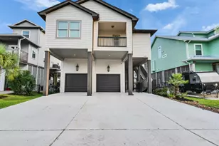 425 Amanda Cir, Tiki Island, TX 77554 - Photo 3