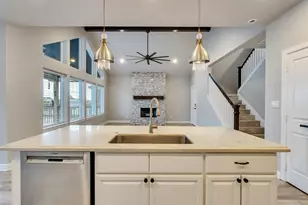 425 Amanda Cir, Tiki Island, TX 77554 - Photo 13