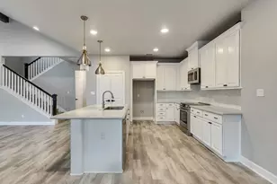 425 Amanda Cir, Tiki Island, TX 77554 - Photo 11
