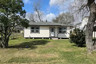 170 Lois St, Clute, TX 77531 - Photo 1