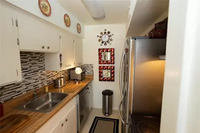 2101 Fountain View Drive #56, Houston, TX 77057 - Photo 7