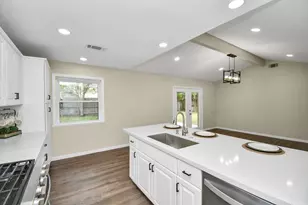 531 Edgebrook Dr, Houston, TX 77034 - Photo 3