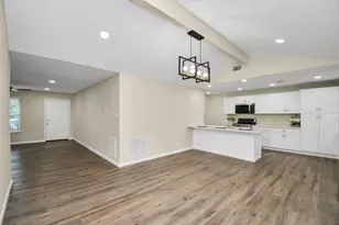 531 Edgebrook Dr, Houston, TX 77034 - Photo 11