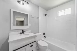 605 E Hunnicutt St, Baytown, TX 77520 - Photo 19